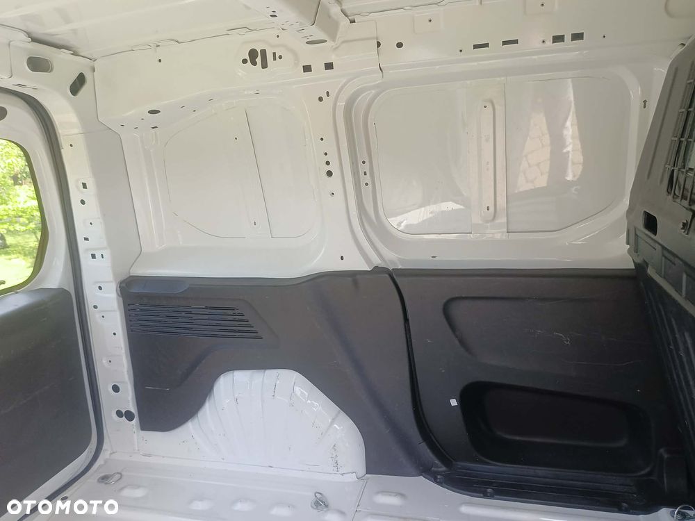 Opel COMBO - 28