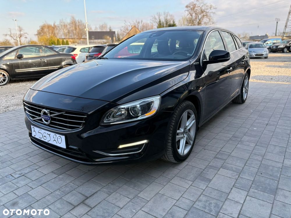Volvo V60 D6 AWD Plug-in Hybrid Momentum - 3