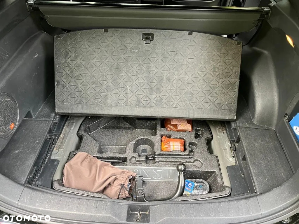 Toyota RAV4 2.5 Hybrid Black Edition by JBL 4x4 - 25