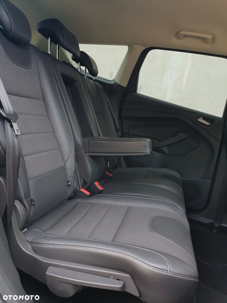 Ford Kuga 2.0 TDCi 4x4 Titanium - 36