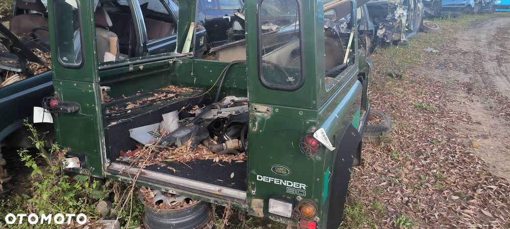 Land Rover Defender 90 SW TD 5 Pas tylny - 2