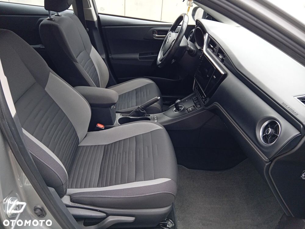 Toyota Auris - 11