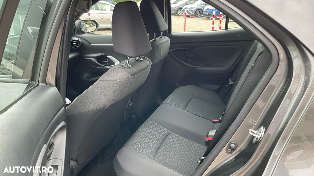 Toyota Yaris Cross 1.5 VVT-i HSD 4x2 Dynamic - 12