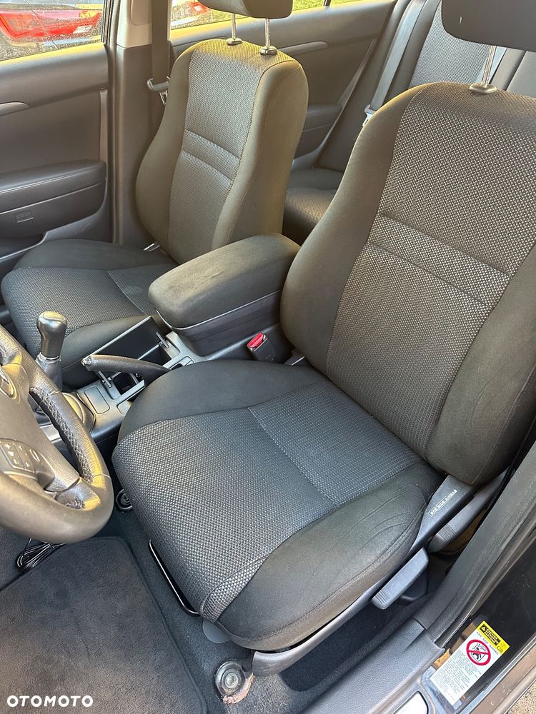 Toyota Avensis 2.0 VVT-i Combi Executive - 27