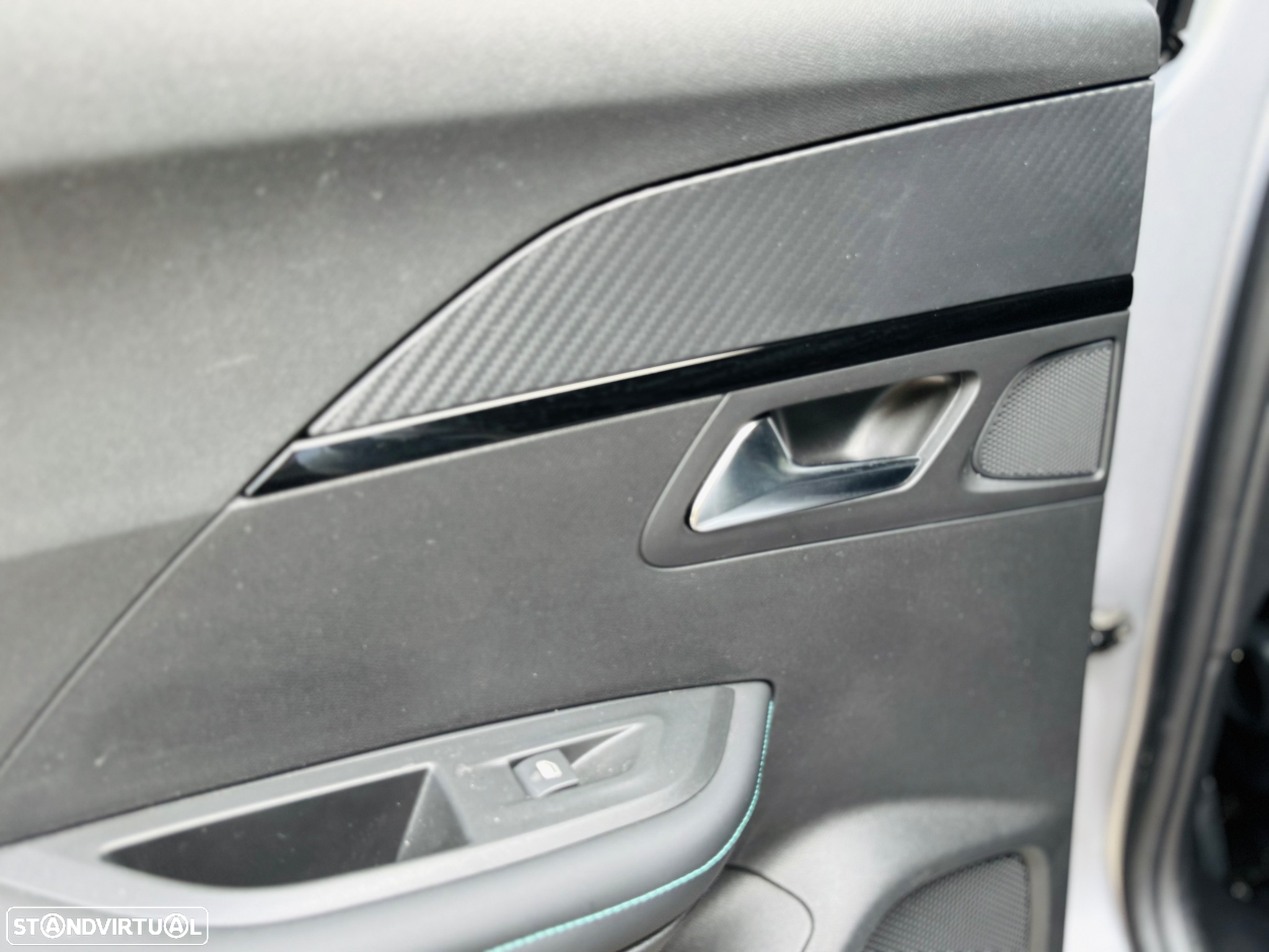 Peugeot e-2008 50 kWh Allure Pack - 38