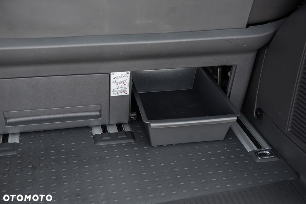 Volkswagen Multivan - 28