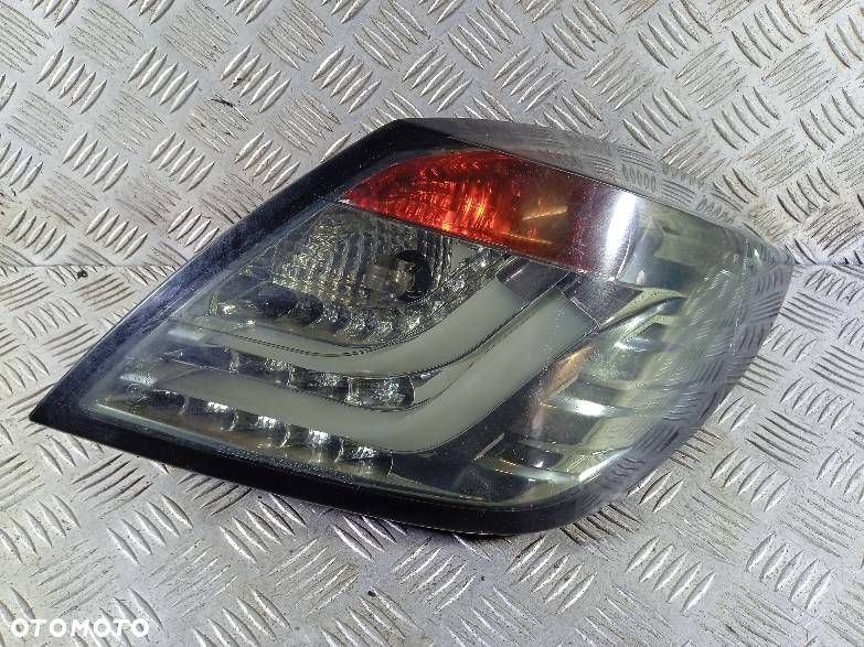 LAMPA PRAWA TYLNA OPEL ASTRA H - 1