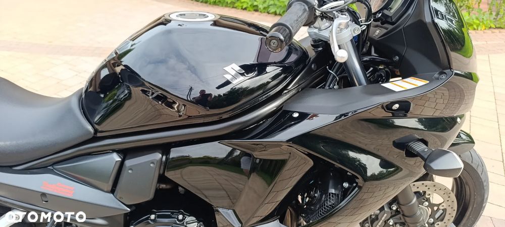 Suzuki GSX - 27