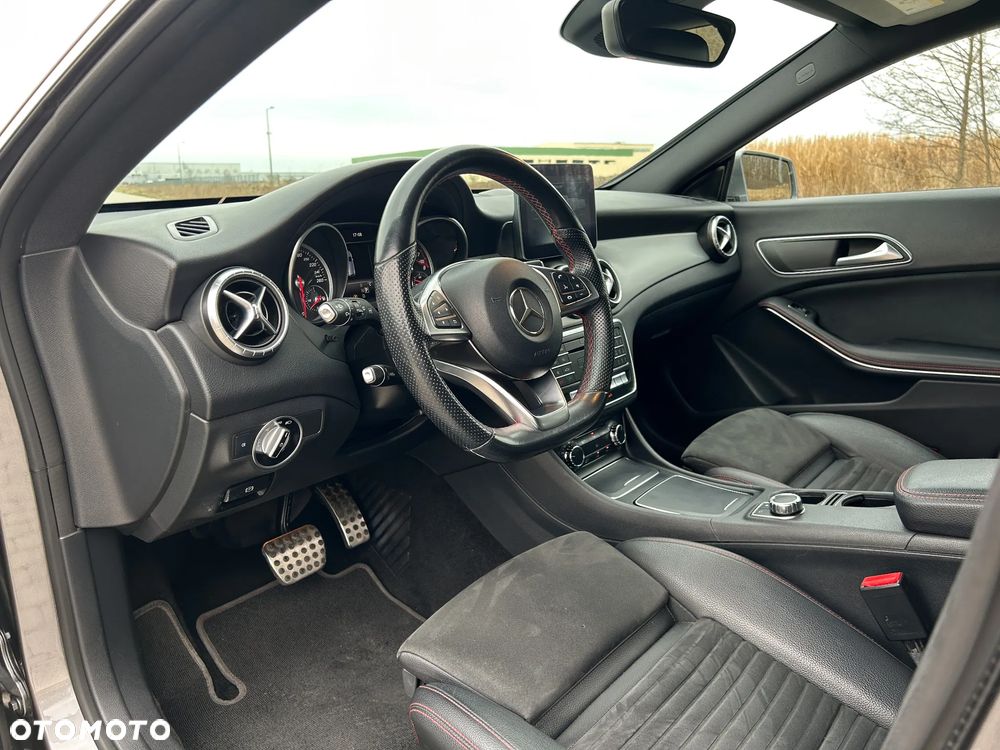 Mercedes-Benz CLA 180 7G-DCT AMG Line - 15