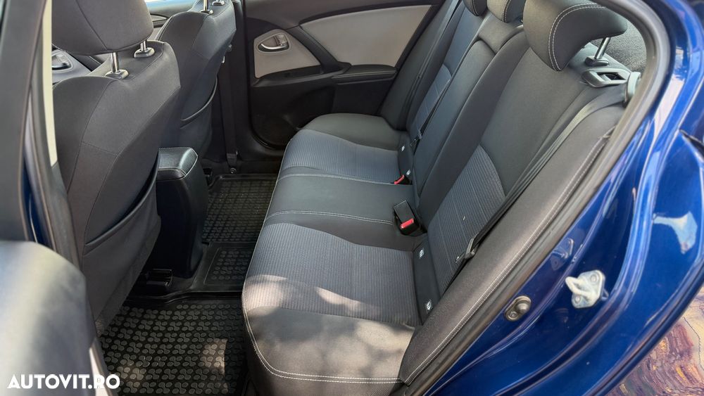 Toyota Avensis 1.8 Multidrive S Elegance - 8
