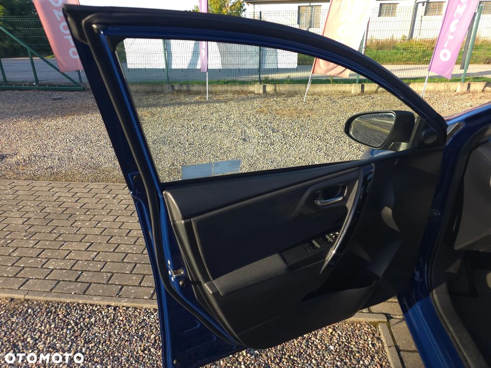 Toyota Auris 1.6 Premium - 18