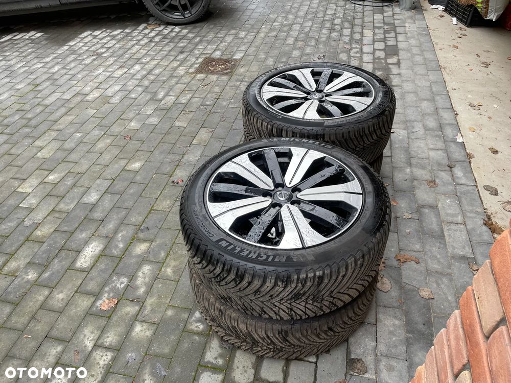 Koła wielosezonowe Volvo C40 - 2