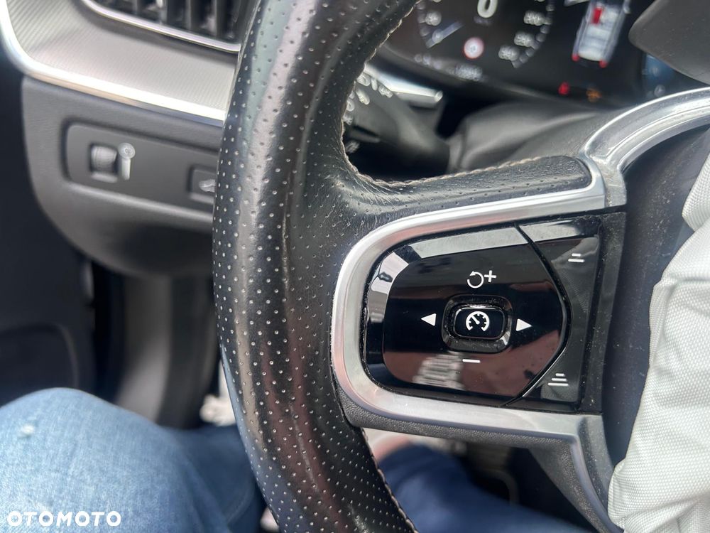 Volvo XC 60 D4 SCR R-Design - 16
