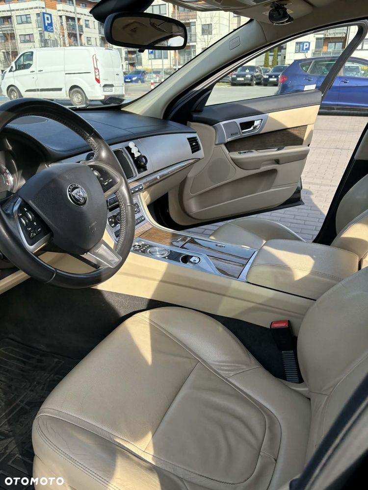 Jaguar XF 2.2 D Premium Luxury - 10