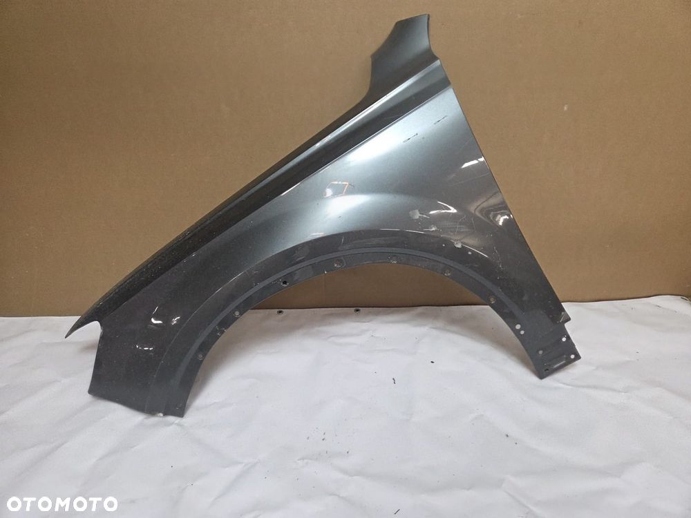 Błotnik prawy przód + listwa Audi Q7 4M0