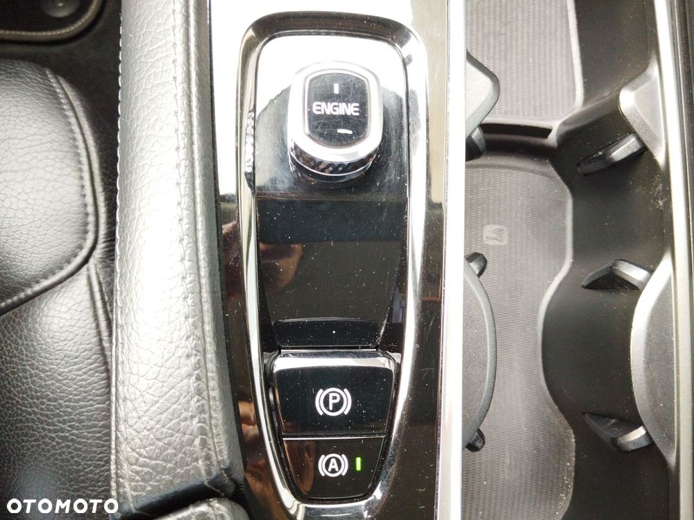 Volvo V90 D5 SCR AWD Momentum - 25