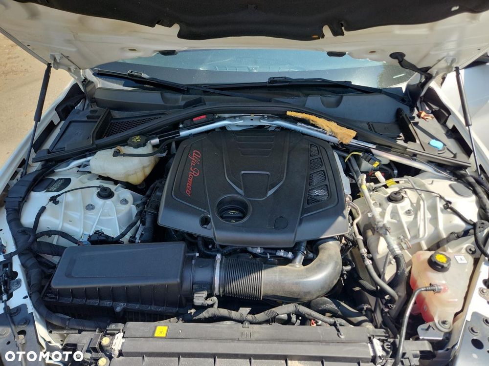 Alfa Romeo Giulia 2.0 Turbo 16V AT8-Q4 Ti - 10