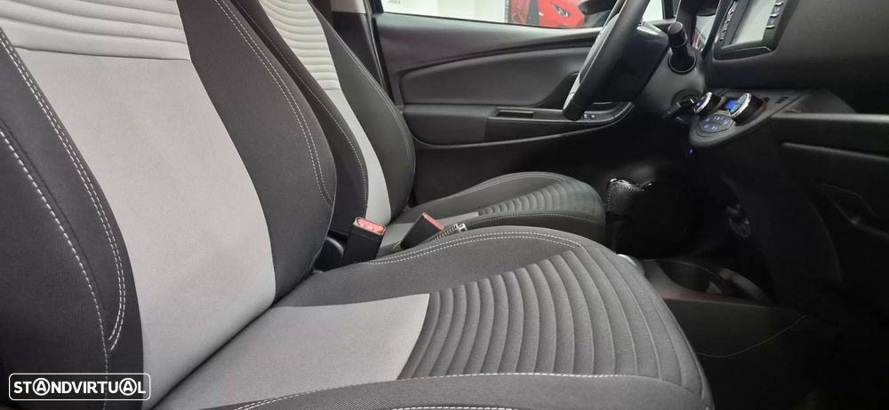Toyota Yaris 1.5 HSD Comfort+P.Style - 35