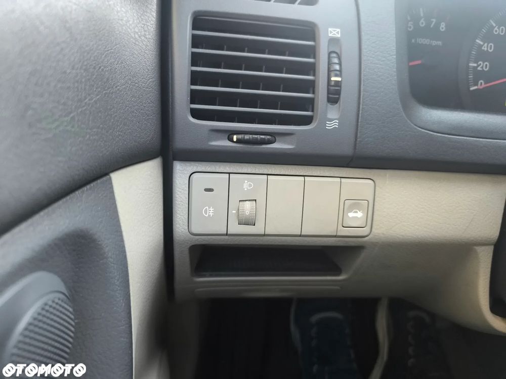 Kia Cerato 1.6 LX / Family - 9