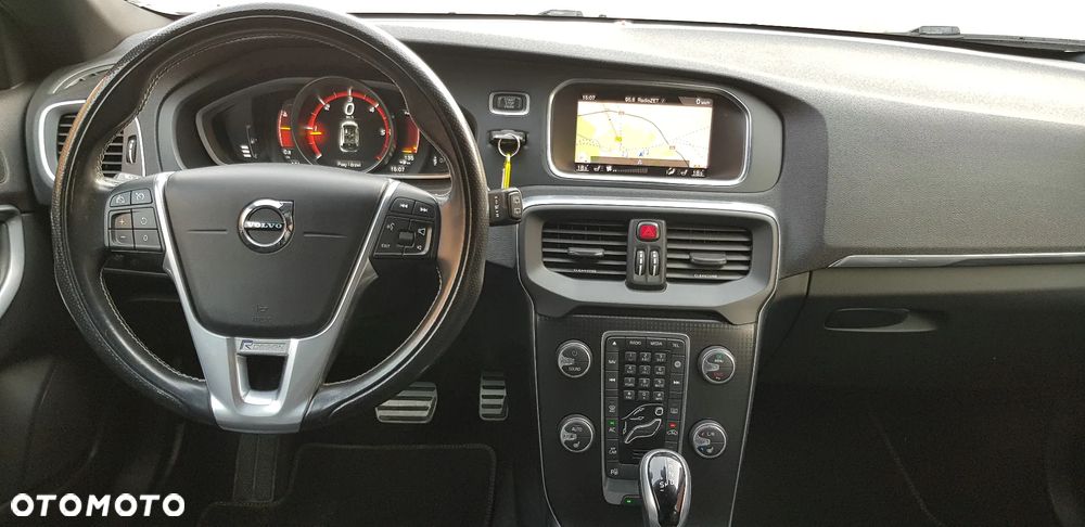 Volvo V40 D3 Geartronic RDesign - 19