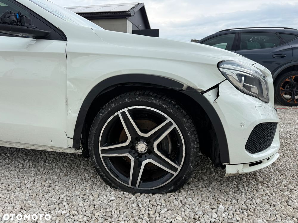 Mercedes-Benz GLA - 27