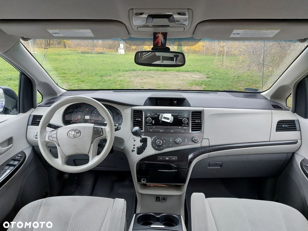 Toyota Sienna 3.5 LE AWD - 12