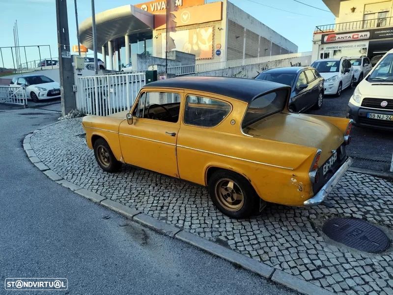 Ford Anglia - 4