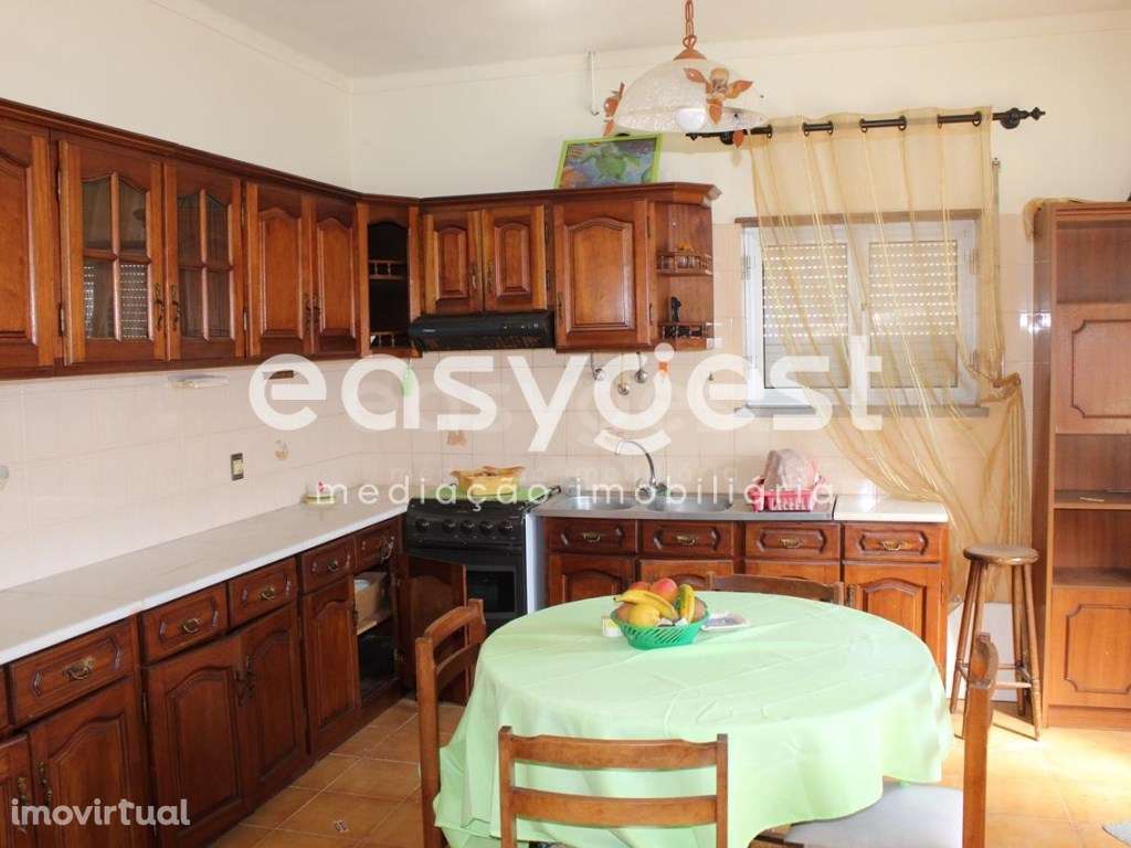 Moradia de dois pisos a poucos quilómetros do Santuário de Fátima - Grande imagem: 3/57