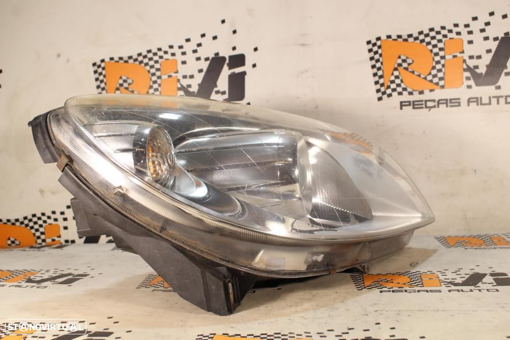 Ótica / Farol Direito Mercedes-Benz B-Class (W245)  A1698208061 / 0301 - 7