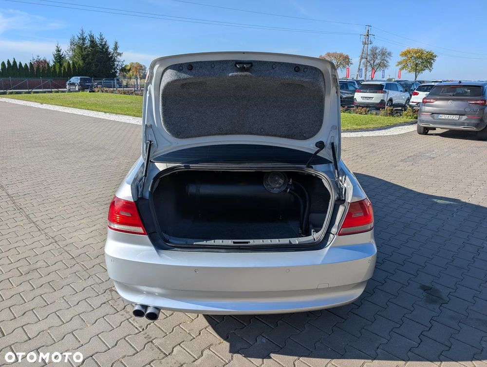 BMW Seria 3 325i - 33