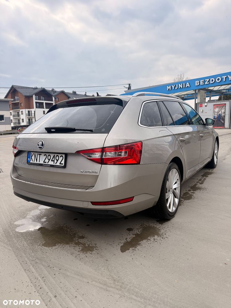 Skoda Superb 2.0 TDI Ambition DSG - 8