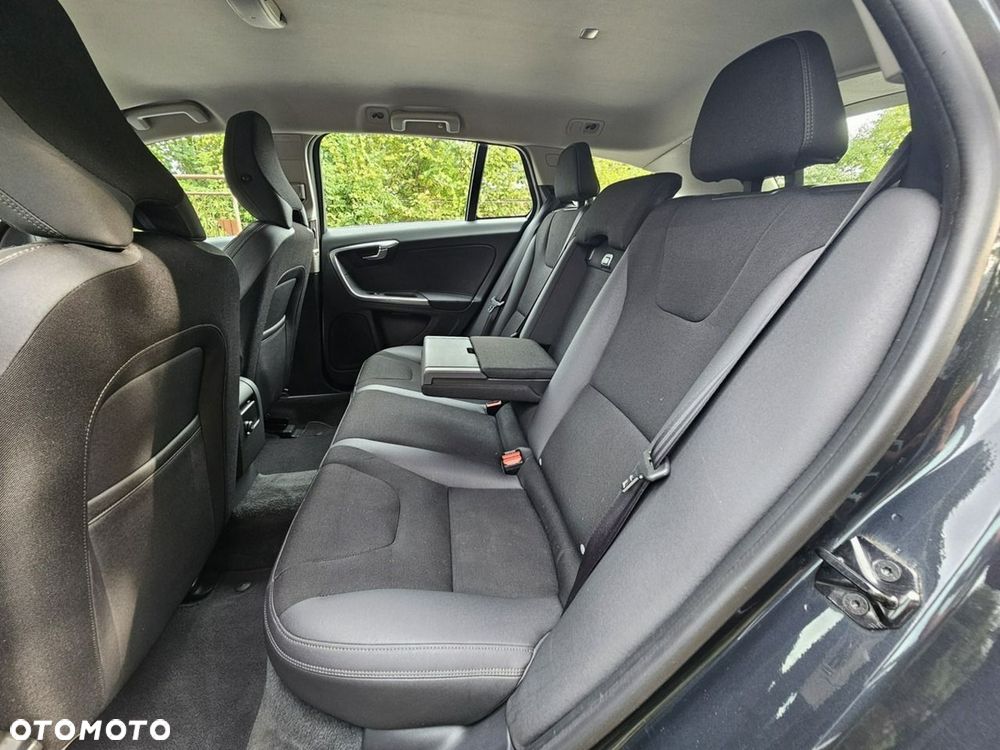 Volvo V60 D4 Geartronic Momentum - 16