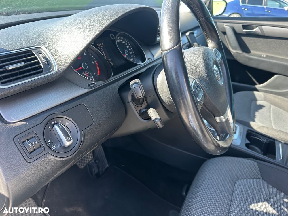 Volkswagen Passat 2.0 TDI DSG BlueMotion Technology Comfortline - 25