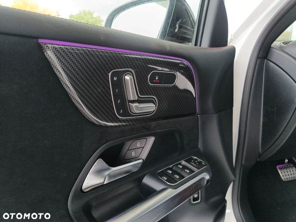 Mercedes-Benz GLB - 31