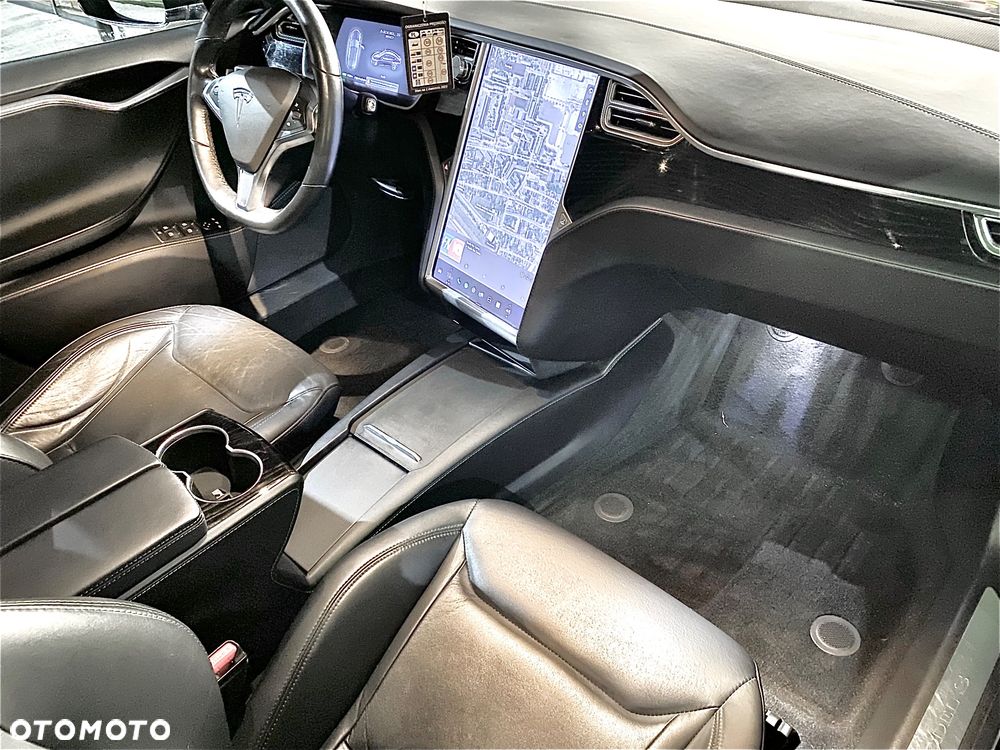 Tesla Model S - 12