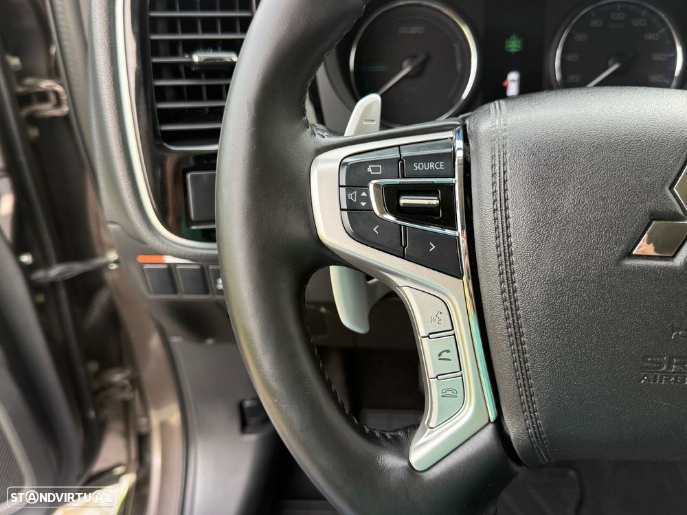 Mitsubishi Outlander 2.0 Instyle Navi - 19