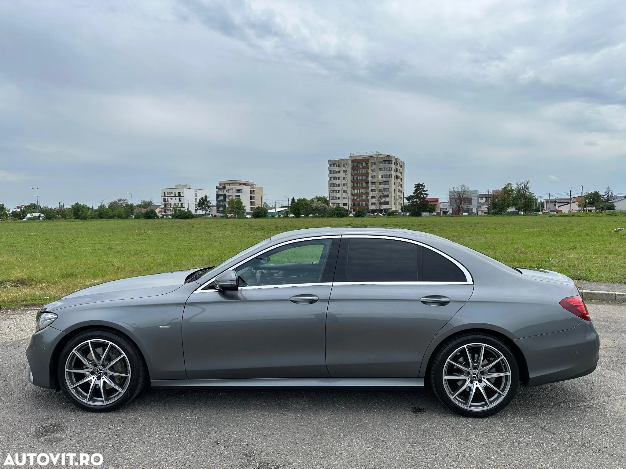 Mercedes-Benz E 200 9G-TRONIC AMG Line - 3