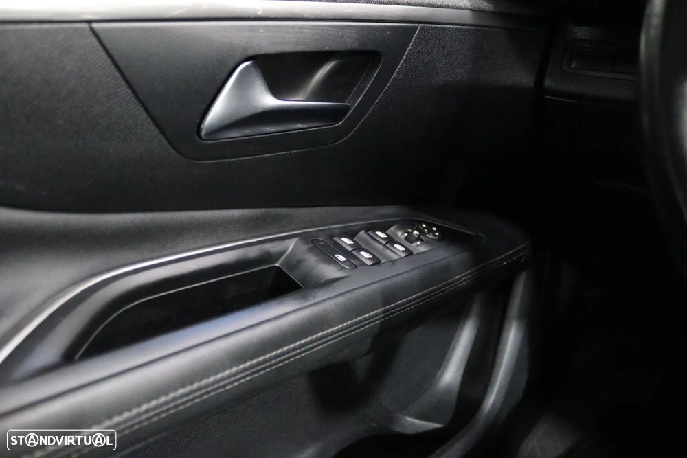 Peugeot 3008 PureTech 130 Stop & Start EAT6 Allure - 11