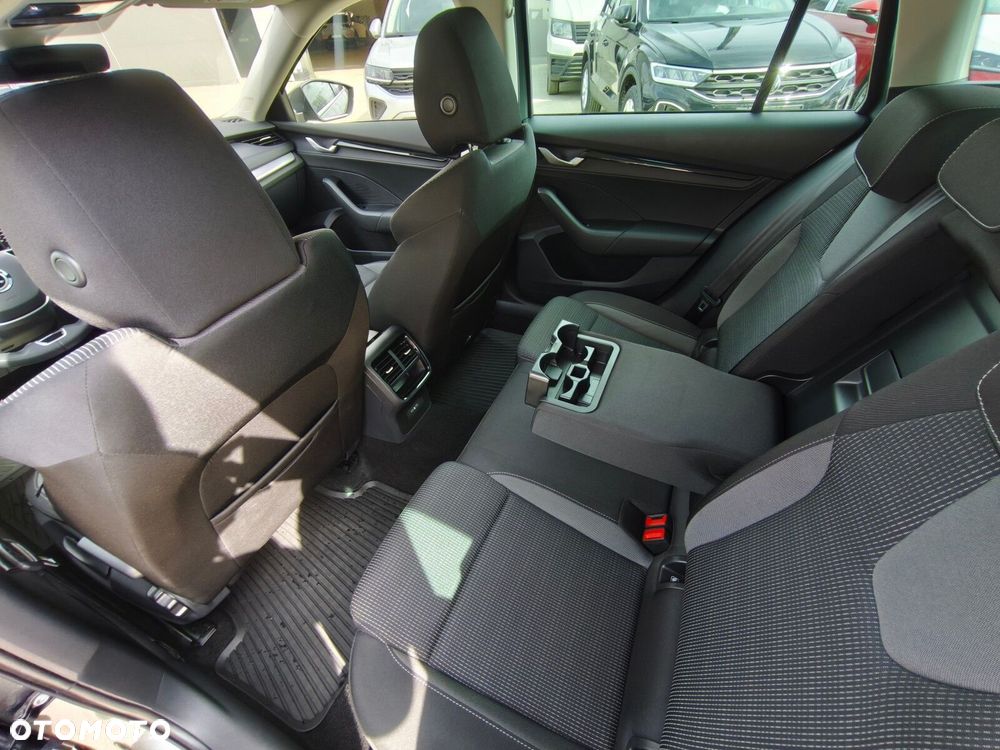 Skoda Octavia 1.5 TSI mHEV Selection DSG - 20