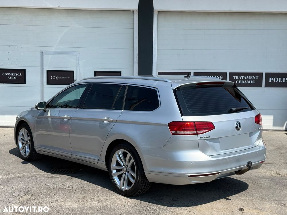 Volkswagen Passat - 1