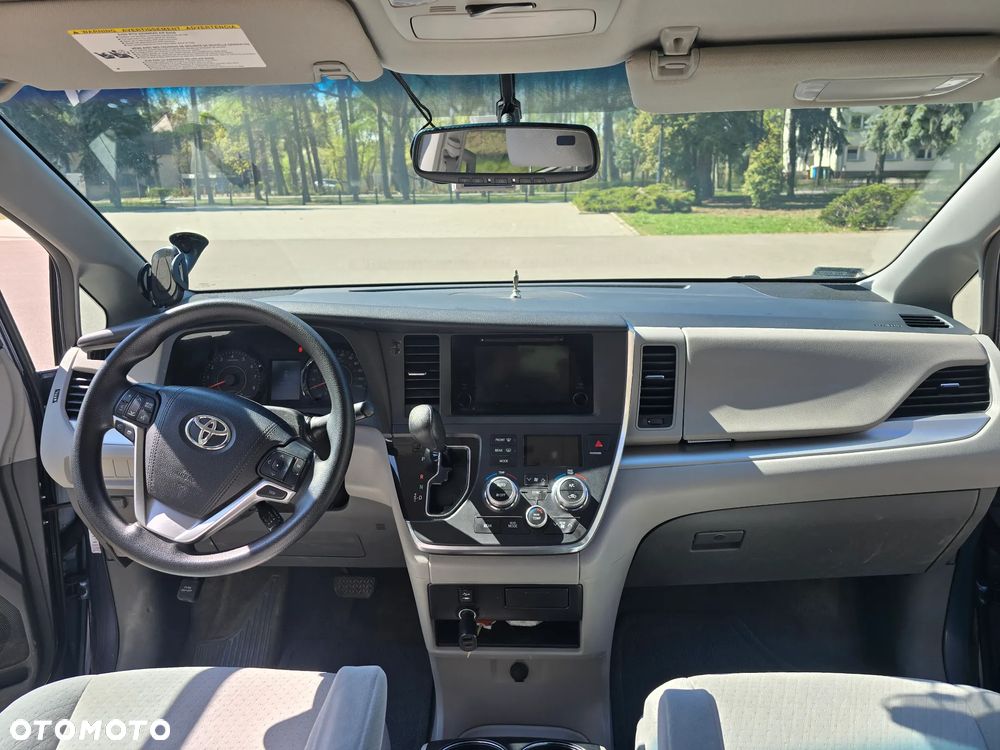 Toyota Sienna 3.5 V6 - 11