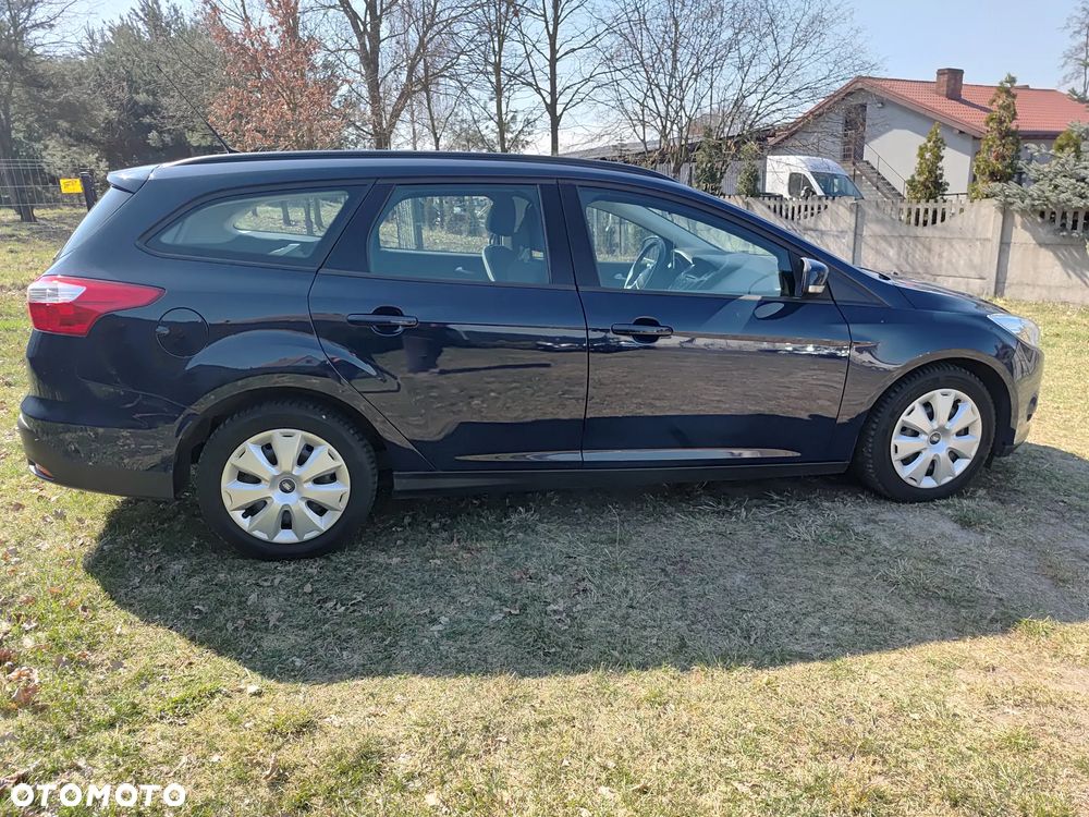 Ford Focus SW - 12