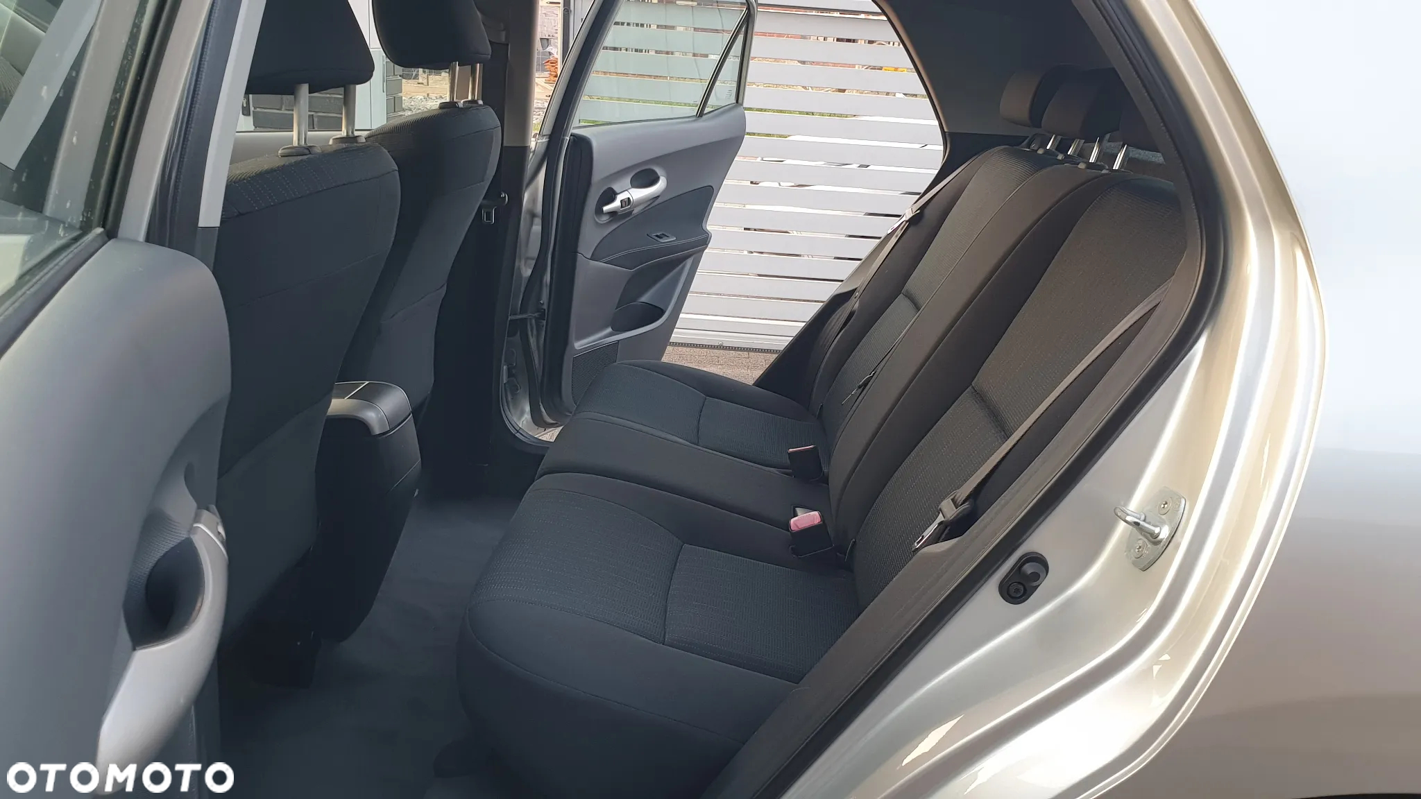 Toyota Auris 1.4 VVT-i Team - 17