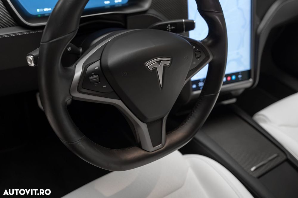 Tesla Model S - 16