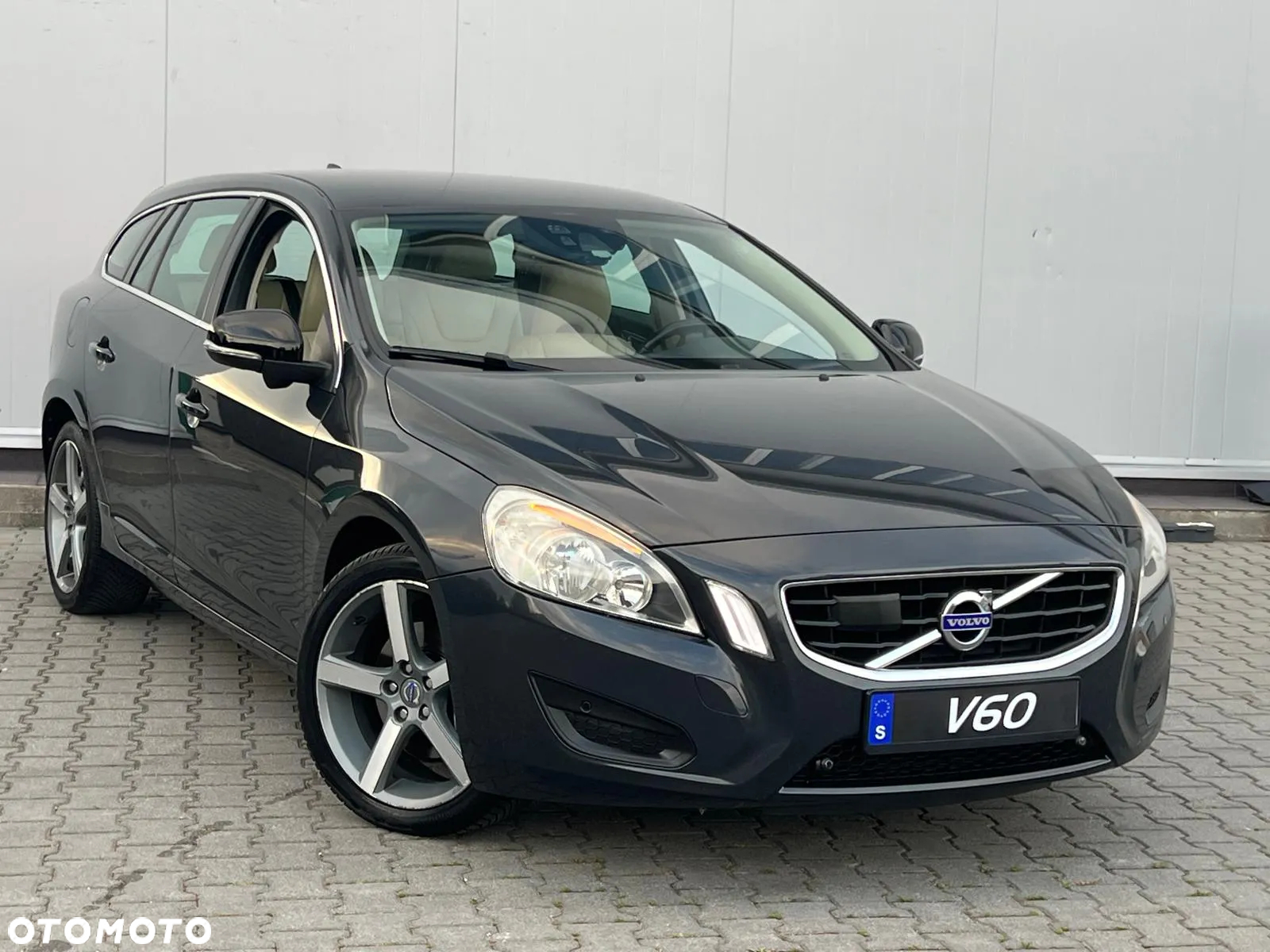 Volvo V60 D5 Summum - 4
