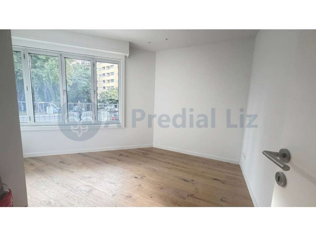Apartamento T2 Campo 24 Agosto / Baixa - Grande imagem: 4/22