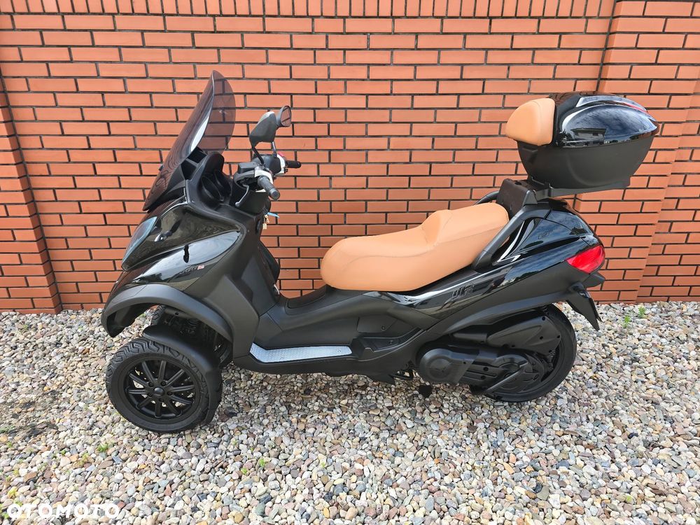 Piaggio MP-3 - 11