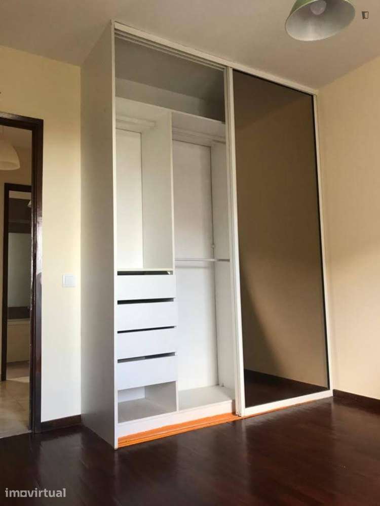 Quarto - localizado em Telheiras Lisbon - Grande imagem: 4/17