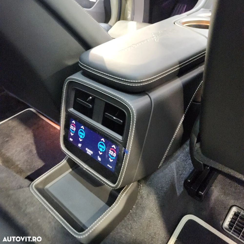 Porsche Taycan GTS - 11