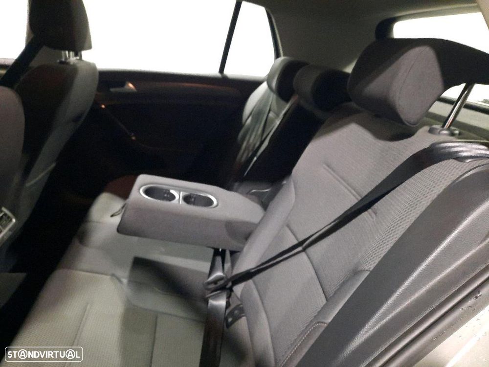 VW Golf 1.6 TDI Confortline - 16